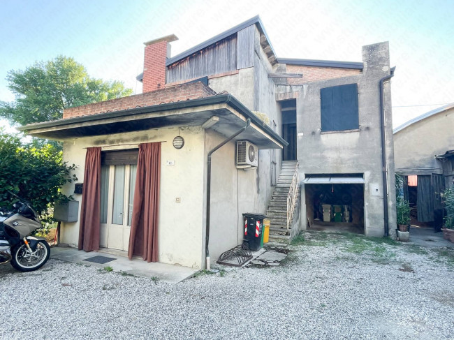 Porzione di fabbricato in Vendita a Castelnovo Bariano