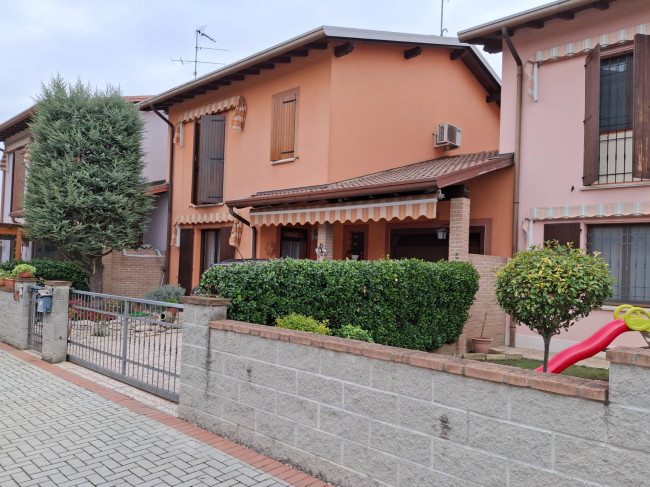 Villa in vendita a Sustinente (MN)