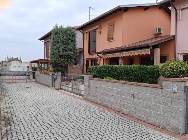 Villa in vendita a Sustinente (MN)