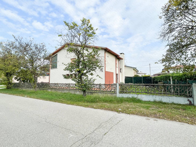Porzione di bifamiliare in vendita a Castelmassa