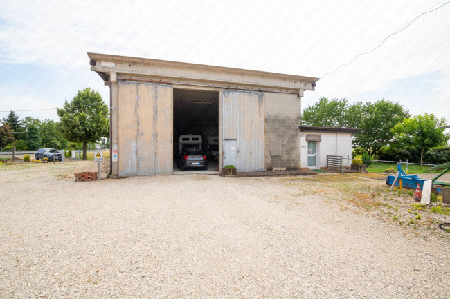 Magazzino in vendita a Ceneselli