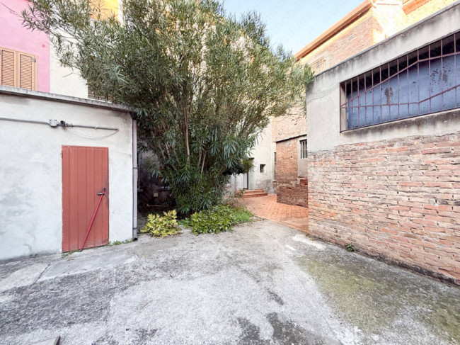 Porzione di fabbricato in vendita a Castelmassa