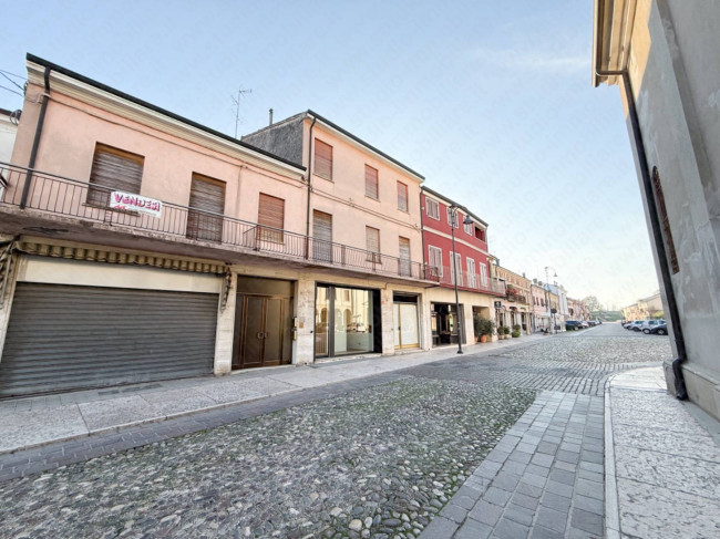 Porzione di fabbricato in vendita a Castelmassa