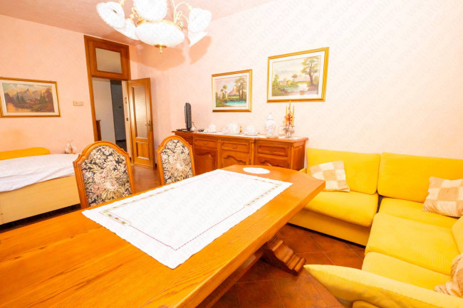 Trifamiliare in vendita a Serravalle a Po