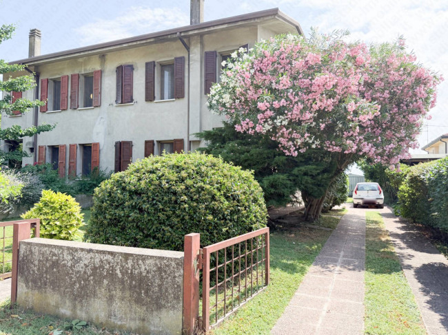 Porzione di bifamiliare in vendita a Castelmassa