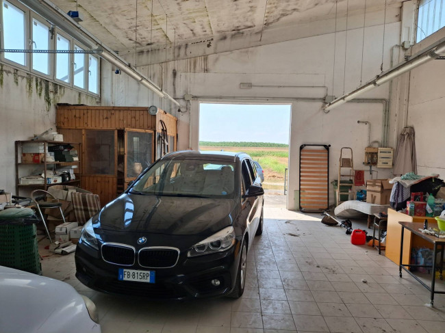 Laboratorio in vendita a Serravalle a Po