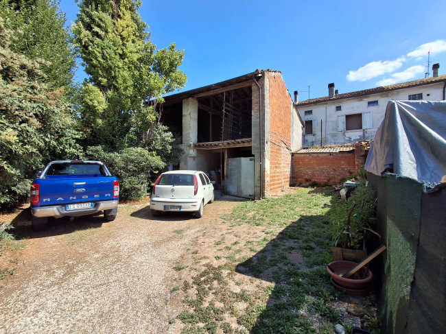 Porzione di fabbricato in vendita a Serravalle a Po