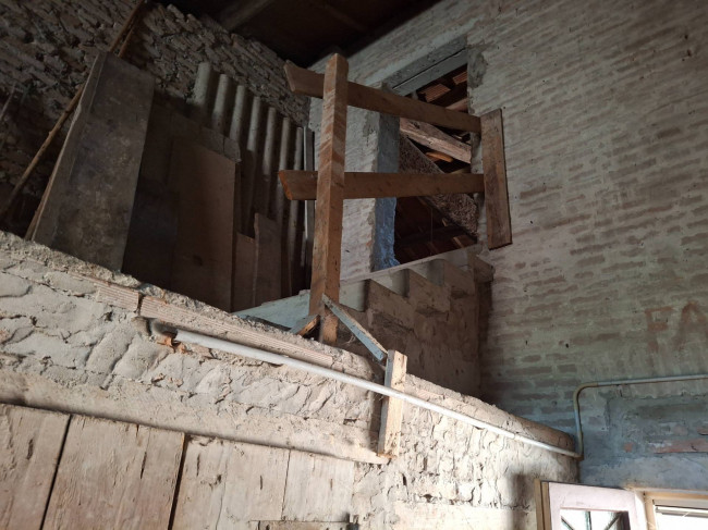Porzione di fabbricato in vendita a Serravalle a Po