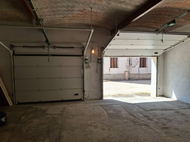 Porzione di fabbricato in vendita a Serravalle a Po