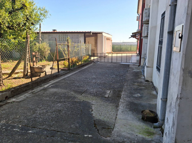 Porzione di fabbricato in vendita a Serravalle a Po