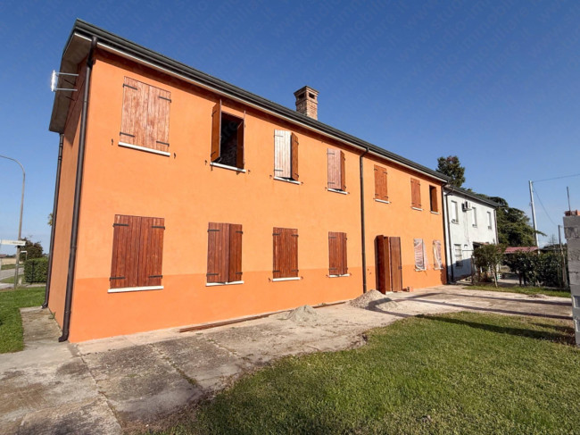 Porzione di bifamiliare in vendita a Castelmassa