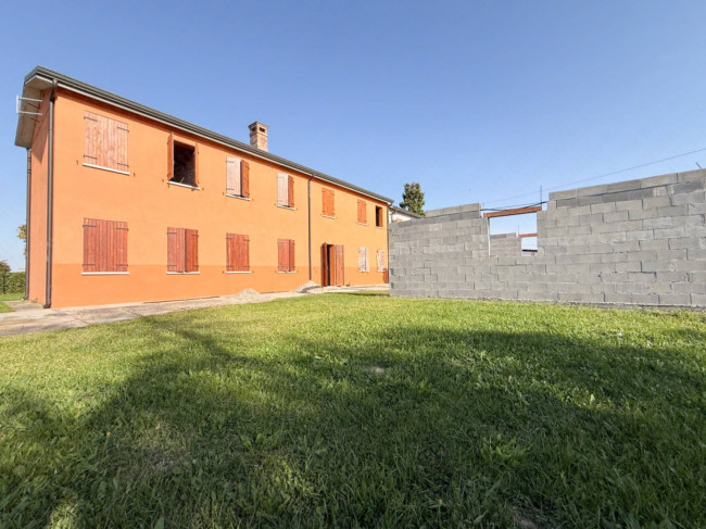 Porzione di bifamiliare in vendita a Castelmassa