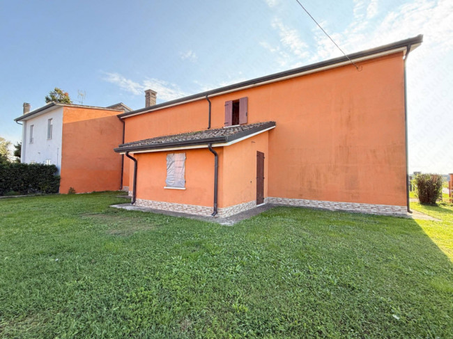 Porzione di bifamiliare in vendita a Castelmassa