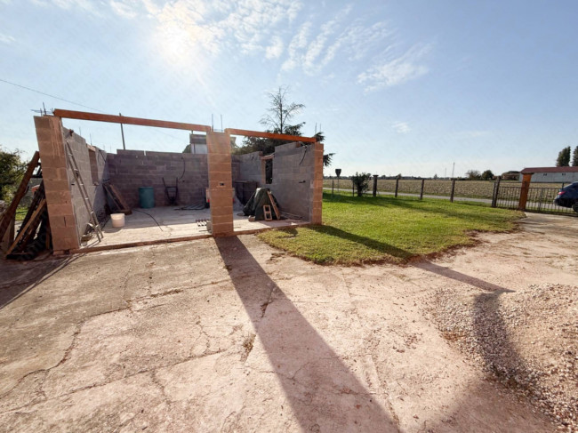 Porzione di bifamiliare in vendita a Castelmassa