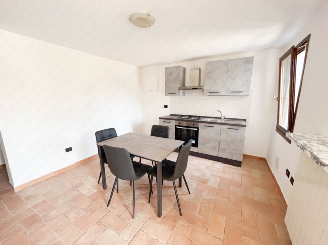 Porzione di bifamiliare in affitto a Castelmassa