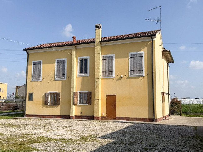 Casa singola in vendita a Castelnovo Bariano
