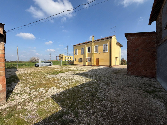 Casa singola in vendita a Castelnovo Bariano