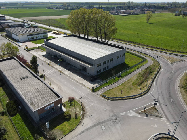 Capannone in vendita a Calto