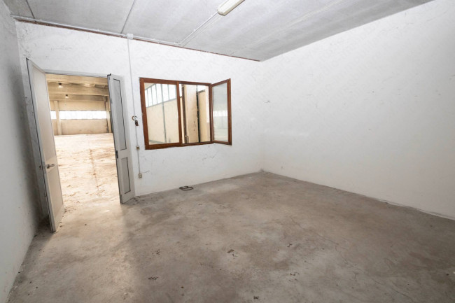 Capannone in vendita a Calto