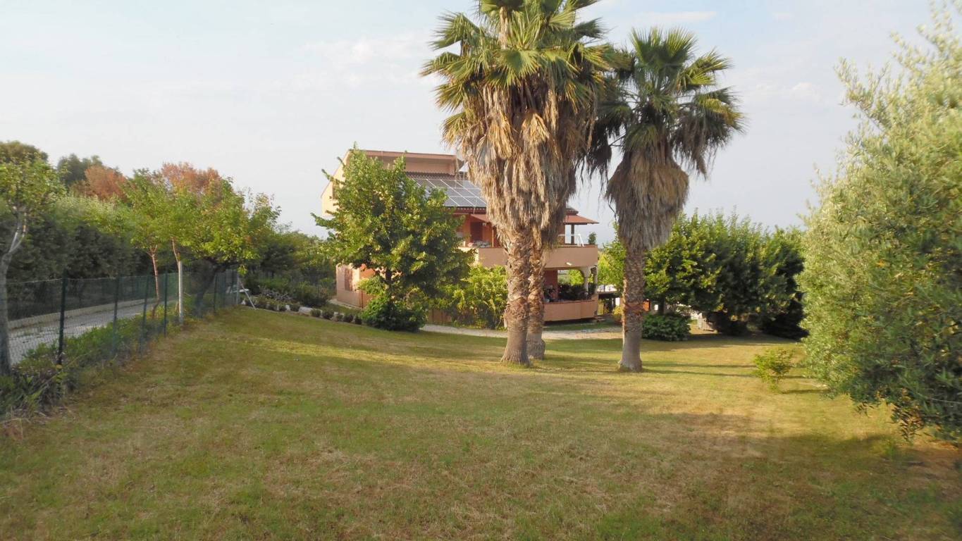 Villa MARTINSICURO vendita  Villa Rosa  Immobiliare Calderisi