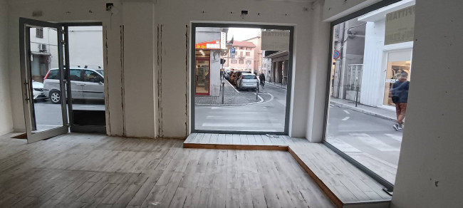 Locale commerciale in Affitto a San Benedetto del Tronto