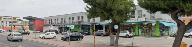 Locale commerciale in Affitto a Grottammare