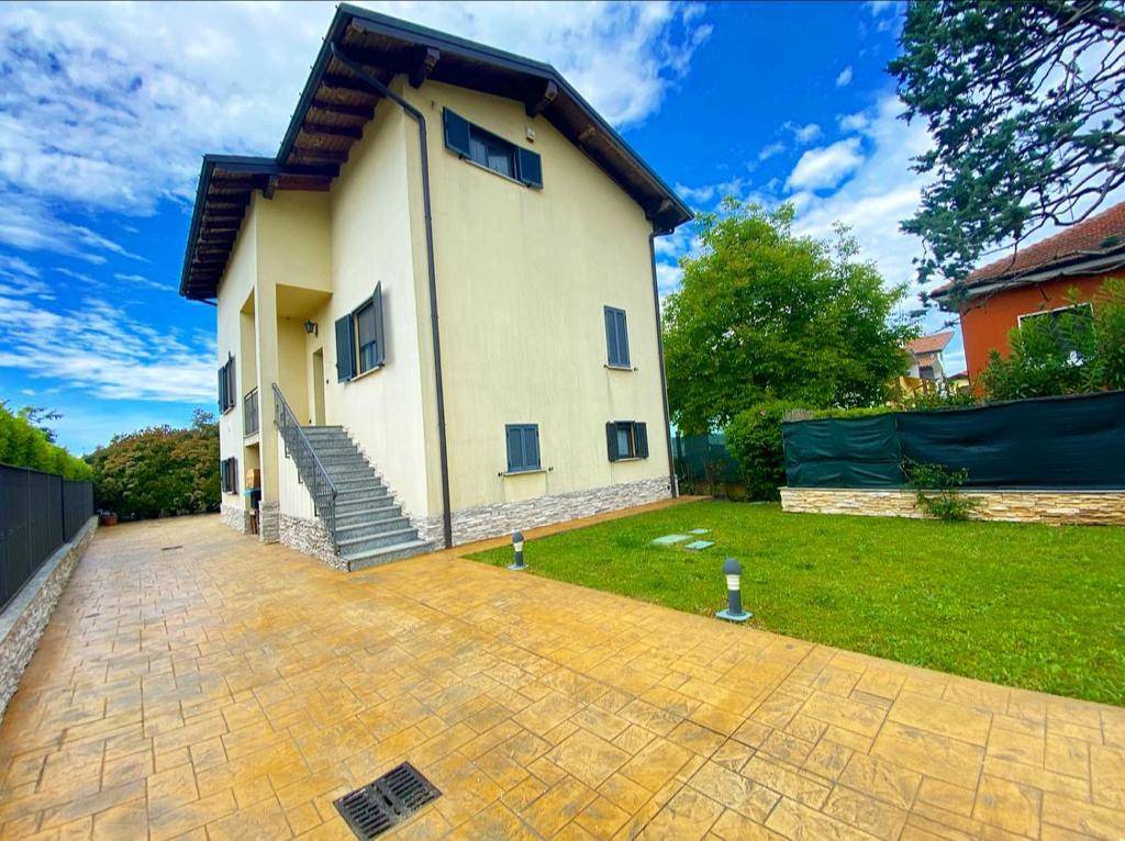 Villa in vendita a Locate Varesino (CO)