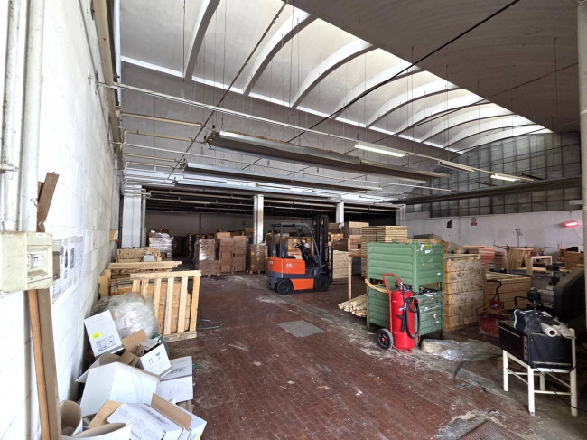 Capannone in Vendita a Busto Arsizio