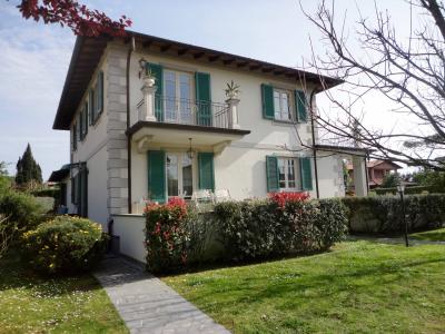 Single family house for Holiday rent to Forte dei Marmi