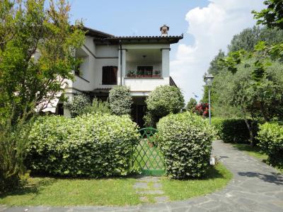 Villette a schiera in Affitto stagionale a Forte dei Marmi