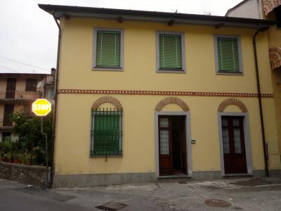 Appartamento in Affitto a Montignoso