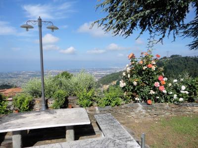 Small villa for sale in Montignoso