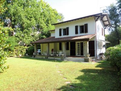 Villa in Vendita a Massa