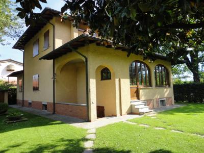 Small villa for sale in Forte dei Marmi