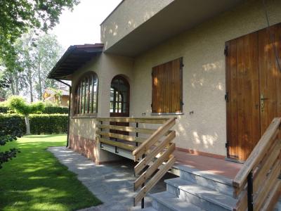 Small villa for sale in Forte dei Marmi