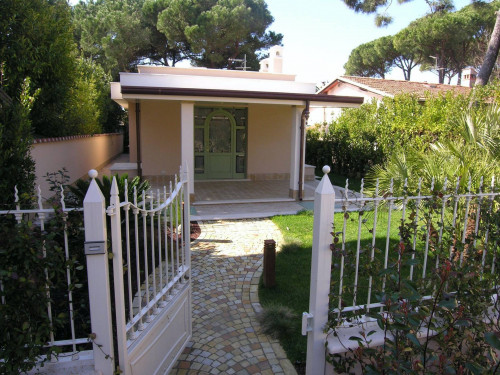 Small villa for Sale to Forte dei Marmi