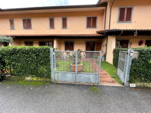 Townhouse for Sale to Seravezza