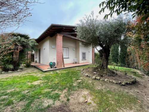 Semi-detached house for Sale to Pietrasanta