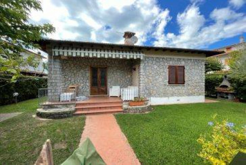 Villino in Vendita a Forte dei Marmi