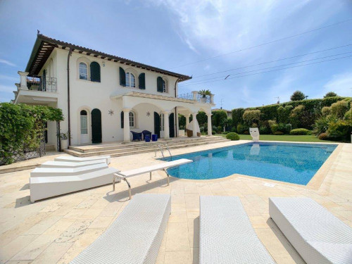 Single family house for seasonal rent in Forte dei Marmi