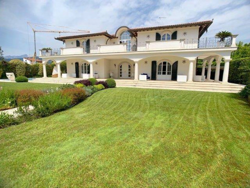 Single family house for seasonal rent in Forte dei Marmi