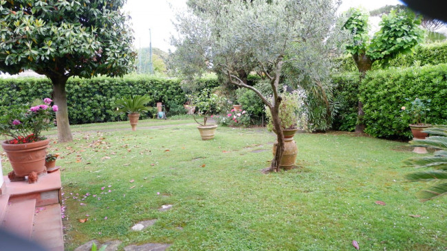 Semi-detached house for sale in Forte dei Marmi