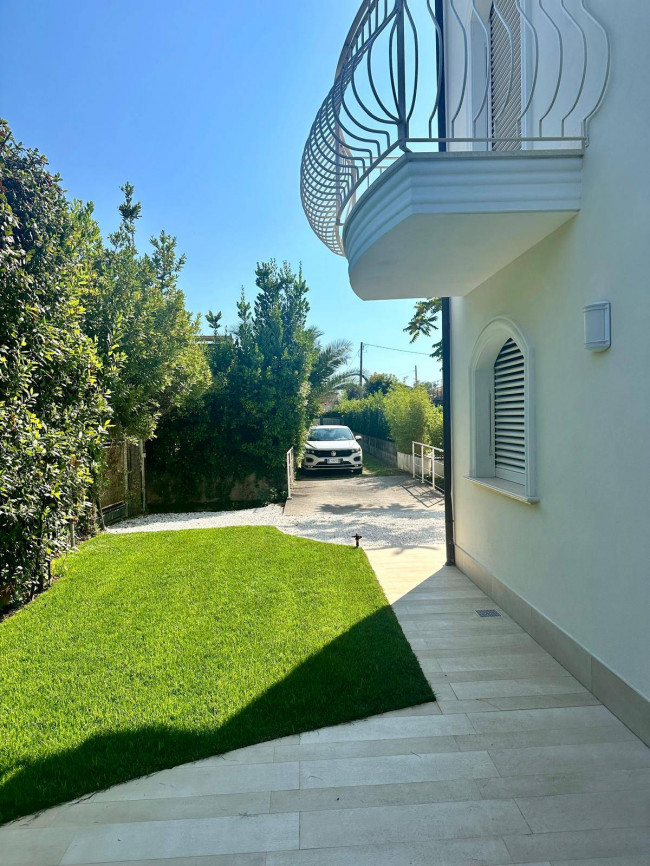 Semi-detached house for sale in Forte dei Marmi