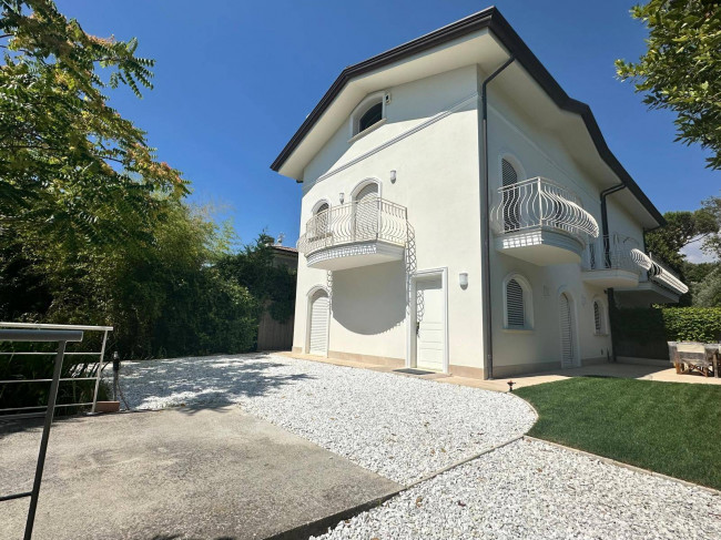 Semi-detached house for sale in Forte dei Marmi