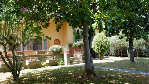 Small villa for sale in Pietrasanta