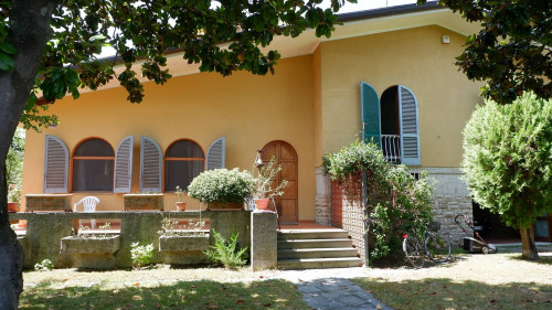 Small villa for sale in Pietrasanta