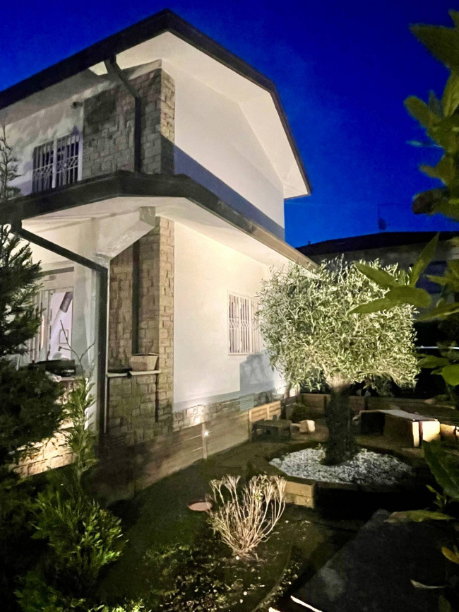 Small villa for sale in Forte dei Marmi