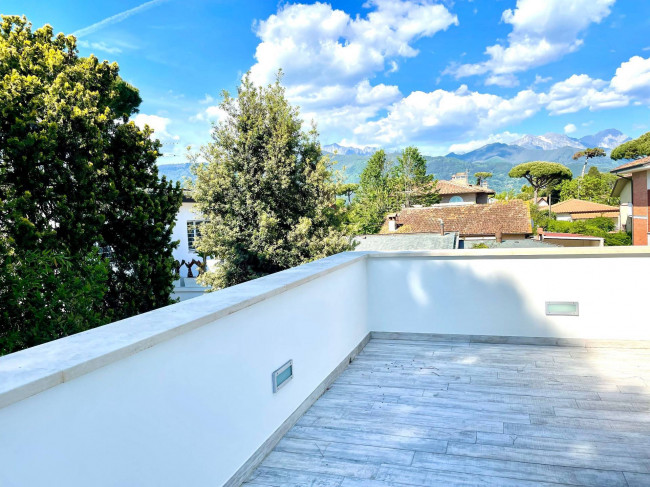 Small villa for sale in Forte dei Marmi