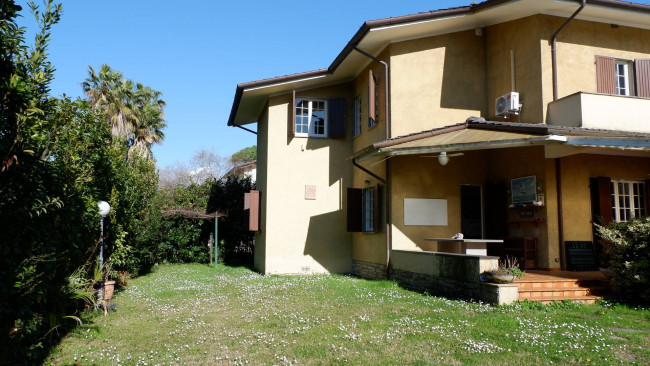  for sale in Forte dei Marmi