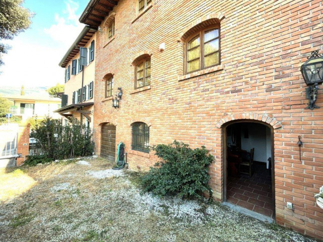 Rustic for sale in Camaiore